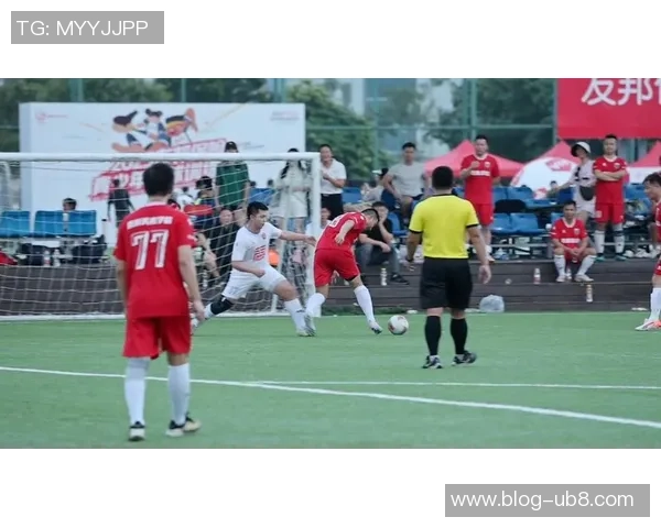 足球假射门技巧解析助你在比赛中轻松突破防线赢得胜利 足球假射门技巧解析助你在比赛中轻松突破防线赢得胜利